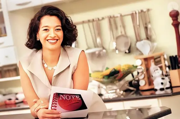 Cátia Fonseca se firmou como apresentadora em 1999, ano em que recebeu a difícil missão de substituir Ana Maria Braga no programa ‘Note e Anote’, exibido pela Record TV