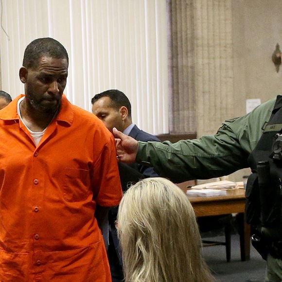 R. Kelly foi condenado a 31 anos de prisão