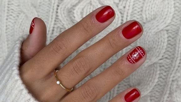 As unhas vermelhas triunfam no Natal 2025: essas manicures elegantes e luminosas que atrairão todos os olhares