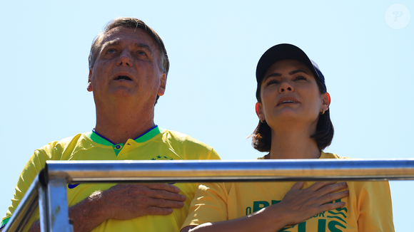 “É hora de baixar as armas da provocação; cessar os tambores de ofensas e hastear a bandeira do diálogo e da paz”, disse, em trecho da carta lido publicamente.