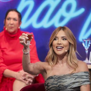 Virgínia ‘precisa ficar a todo momento no celular, porque ela trabalha com isso. Mas ali tinha gente que veio pra assistir a ela’, desabafou mulher que afirma ter participado da plateia