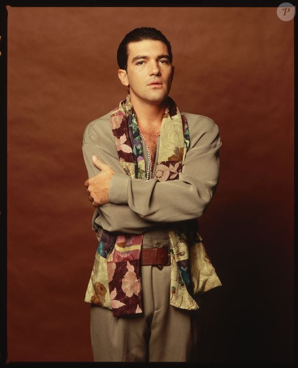 Aos 66 anos, Antonio Banderas refletiu sobre a passagem do tempo e defendeu uma forma mais natural de encarar o envelhecimento