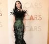 Demi Moore, de 63 anos, valorizou pele real em maquiagem para o Oscar 2026