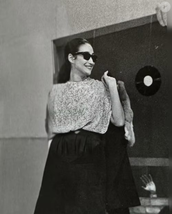 Sonia Abrão, uma das apresentadoras mais tradicionais da televisão brasileira, resgatou imagens raras de sua fase como modelo nos anos 1980.