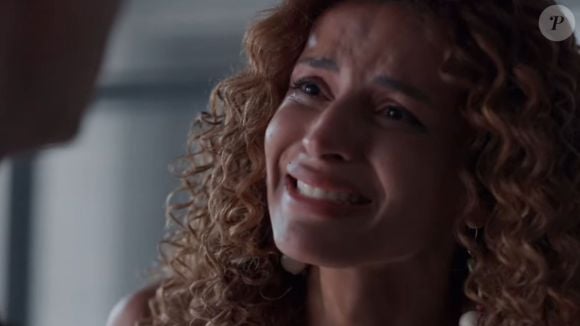 Tomada pela culpa ao ver Gerluce atrás das grades, Viviane (Gabriela Loran) decide confessar sua participação no roubo da escultura