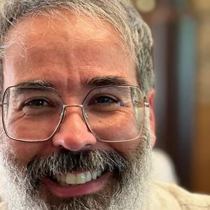 Fabrício Marta, ex-chefe de produção da Globo, fez um post em seu perfil no Instagram com duras críticas a William Bonner
