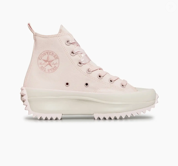 O novo Converse rosa inspirado no universo das sapatilhas de balé une delicadeza e atitude em um dos lançamentos mais elegantes da temporada