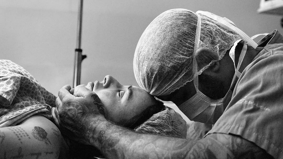 Médica explica doença sem causa conhecida que matou um dos filhos gêmeos da influenciadora Clara Maia