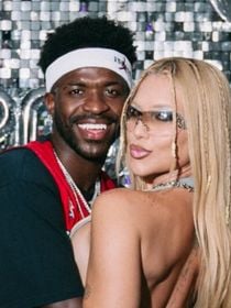 Com look de renda transparente e calcinha à mostra, Virgínia posa ao lado de Vini Jr. em festa, ganha 'mão boba' e se declara: 'O quanto sou feliz ao seu lado'