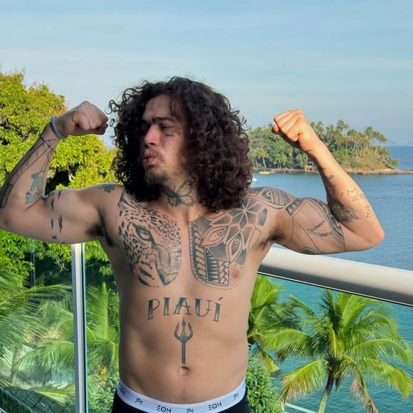 Whindersson Nunes revelou em entrevista que comia dois pratos de strogonoff no almoço e não jantava