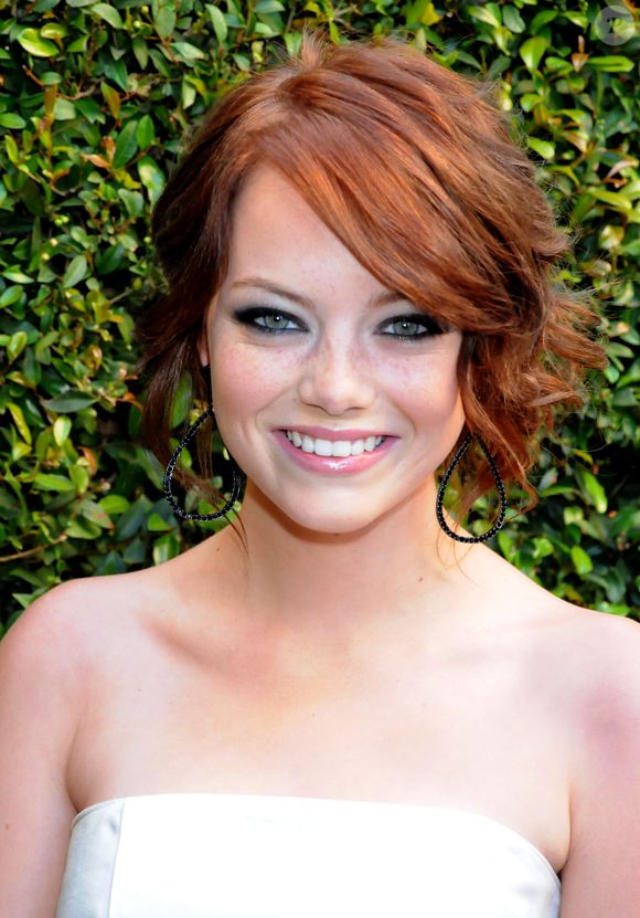 2008: na época, Emma Stone já mostrava que o ruivo curto era seu corte favorito de cabelo