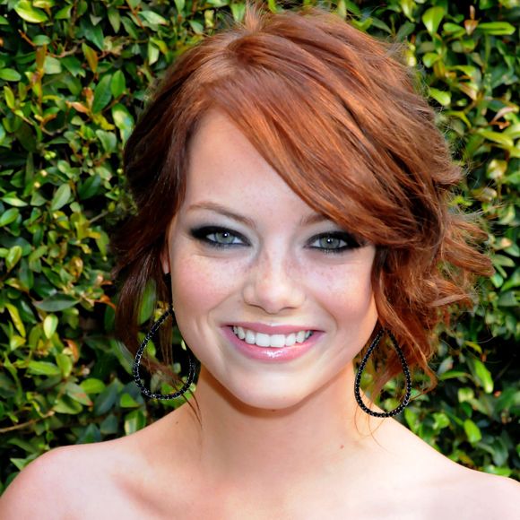 2008: na época, Emma Stone já mostrava que o ruivo curto era seu corte favorito de cabelo