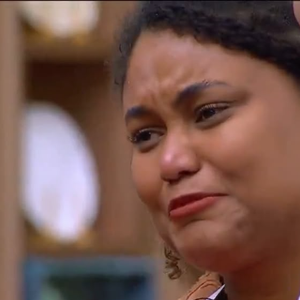 Tais deixou o MasterChef Brasil 2026 no episódio desta terça-feira (18), após receber críticas de Erick Jacquin pelo prato de lagosta