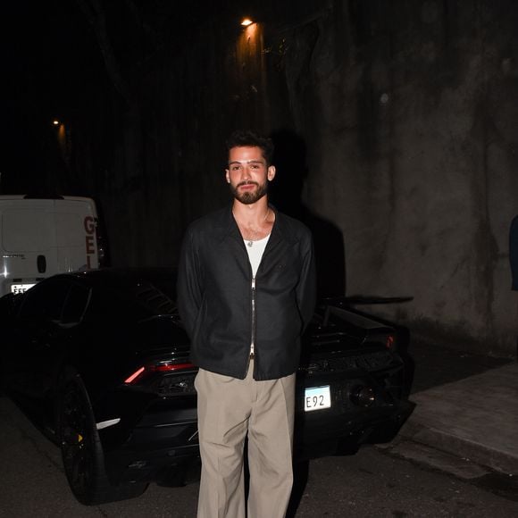 João Guilherme posou na entrada da festa, ao contrário de Bruna Marquezine que entrou pelos fundos