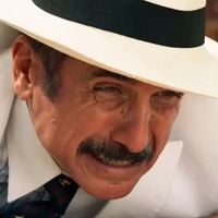 Ernesto morre em 'Êta Mundo Melhor!'? Vilão saboreia camarão de luxo, mas acaba engolindo veneno e tem final surpreendente