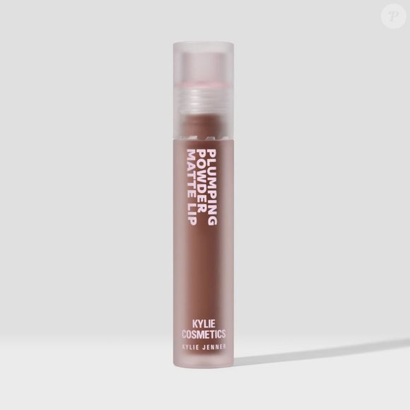 Plumping Powder Matte Lip Chocolate Teddy, da Kylie Cosmetics, custa R$199