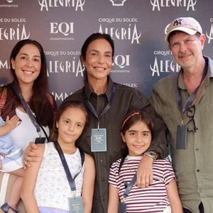 Ivete Sangalo aproveitou a folga da turnê ‘Clareou’ para curtir o Cirque du Soleil com as filhas, Marina e Helena