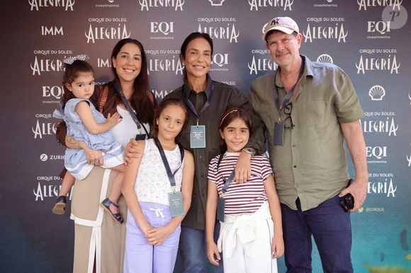 Ivete Sangalo aproveitou a folga da turnê ‘Clareou’ para curtir o Cirque du Soleil com as filhas, Marina e Helena