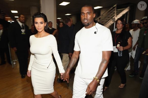 2012: foi neste ano que Kim Kardashian assumiu seu namoro com Kanye West