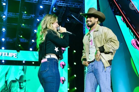 Zé Felipe e Duda Bertelli cantaram juntos na Festa do Peão de Barretos 2025 em agosto de 2025