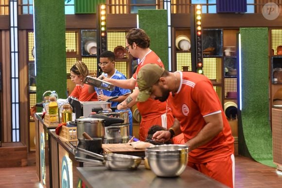 A temporada 2026 do MasterChef Brasil começou oficialmente. O episódio reuniu provas em grupo, embates culinários e uma disputa final que eliminou três participantes