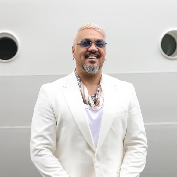 Belo usou cabelo prateado para shows em  2025