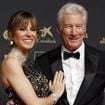 Adeus Hollywood! Pouca gente sabe, mas Richard Gere agora vive 'uma grande aventura' com esposa 33 anos mais nova e está morando em novo país