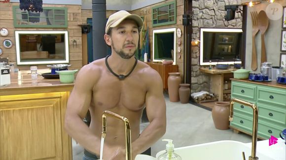 Quem sai de A Fazenda 17 hoje? Enquete do UOL atualizada mostra quem lidera a rejeição na penúltima Roça, formada por Dudu Camargo, Mesquita, Fabiano, Walério e Kathy