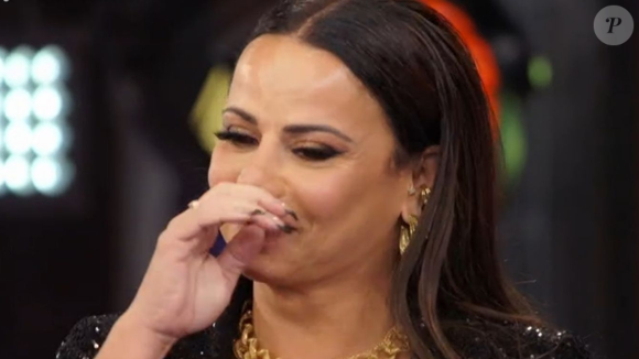 Aos 50 anos, Viviane Araujo compartilhou a rotina de make para o dia a dia e foi vítima de comentários maldosos