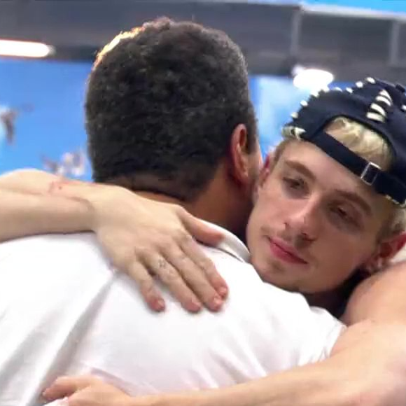 Juliano Floss e Babu Santana romperam aliança no 'BBB 26': brothers se abraçam após desabafo do veterano
