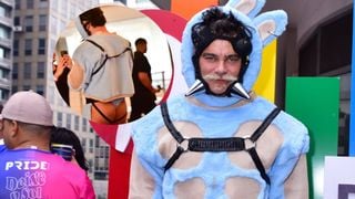 Labubu ousado! De fantasia e fio-dental, Carmo Dalla Vecchia rouba a cena na Parada LGBT+. Veja 20 fotos do evento!