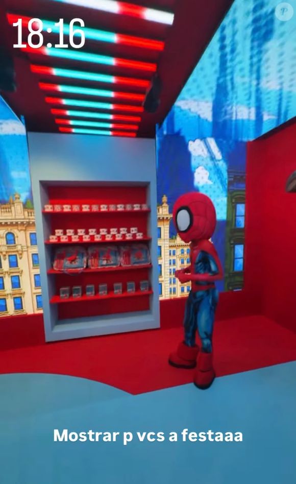 A comemoração contou com personagens vivos caracterizados como o Homem-Aranha clássico e a Spider-Gwen