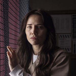 Enquanto Adriana luta para sobreviver na prisão, outro personagem terá um destino ainda mais trágico em Quem Ama Cuida. A morte encerrará uma das parcerias mais perigosas da novela