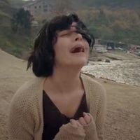 A forma mais devastadora de vender a própria filha: novela 'Mãe' revela flashback dramático de como Sule recebeu dinheiro e abandonou Melek sem dó