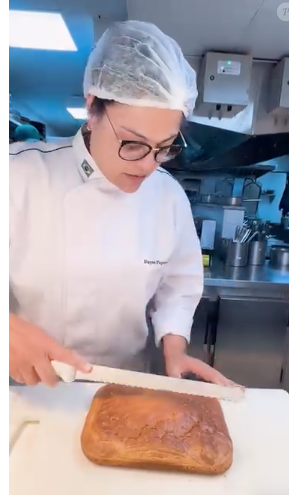 Este pão sem glúten rende várias porções de é uma excelente opção para um café em família