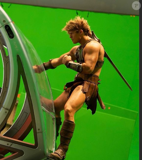 He-Man do filme é interpretado pelo ator Nicholas Galitzine, que precisou levar seu corpo ao extremo e, assim, replicar os músculos do super-herói
