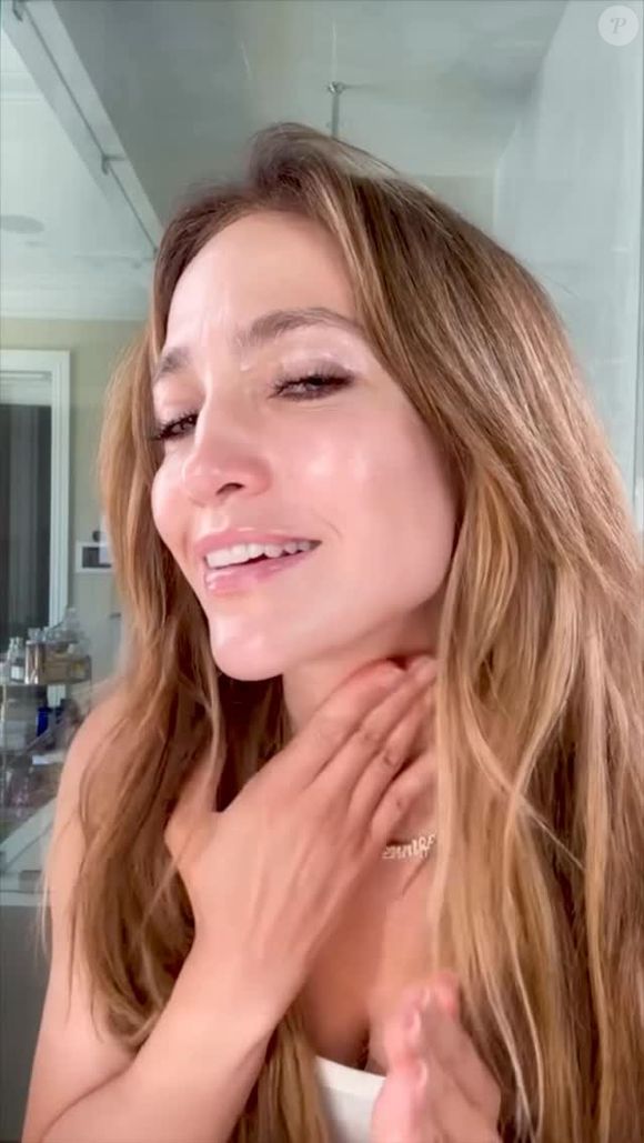 Pele de Jennifer Lopez foi muito elogiada em vídeo sem maquiagem