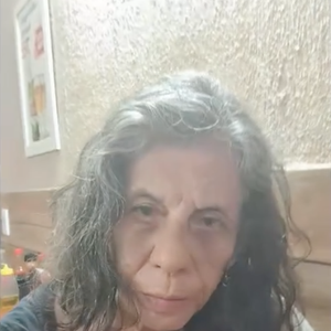 De acordo com a publicação, Maria Gladys estaria sem dinheiro para pagar a pousada em que está hospedada e teria brigado com a filha no local
