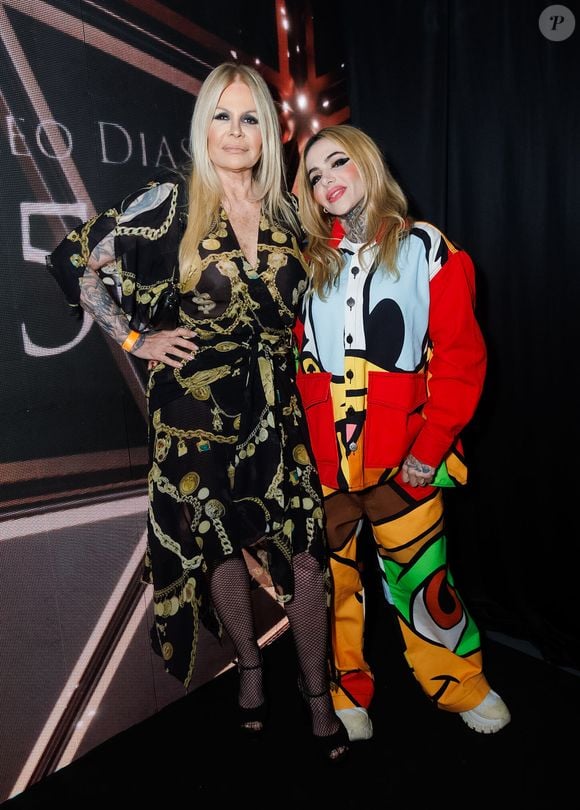 Monique Evans e a mulher, Cacá Werneck também foram ao aniversário de Leo Dias, em 6 de maio de 2025