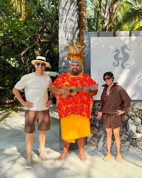 Viagem de luxo, looks combinando e muito elogio dos fãs. Foi assim que Tadeu Schmidt movimentou as redes sociais ao compartilhar novos registros com a esposa, Ana Cristina Schmidt