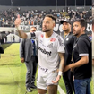 ‘Não farei mais isso’: Neymar volta atrás após chamar torcedor de ‘gordinho’ e mandar ‘calar a boca’ em jogo do Santos