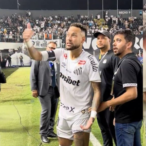 ‘Não farei mais isso’: Neymar volta atrás após chamar torcedor de ‘gordinho’ e mandar ‘calar a boca’ em jogo do Santos