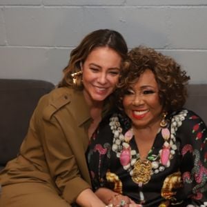 Paolla Oliveira prestigiou show de Alcione em momento de folga nas gravações da novela 'Vale Tudo'