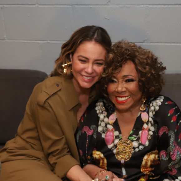 Paolla Oliveira prestigiou show de Alcione em momento de folga nas gravações da novela 'Vale Tudo'