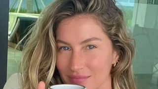 Nem suco de laranja, nem refrigerante: a melhor bebida para ajudar na digestão após o jantar é uma queridinha de Gisele Bündchen; nutricionista explica: 'Contém compostos que ajudam a acelerar o esvaziamento gástrico'