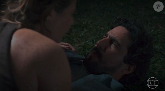 Sem Raquel, Ivan fica debaixo de Heleninha (sem querer) em 'Vale Tudo'