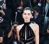 Thássia apostou em um look poderoso e sofisticado, vestindo um modelo assinado por Tom Ford já usado por Camila Queiroz