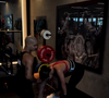 "Primeiros 100 kg. Tenho medo ainda de fazer sem a May, mas tá rolando", escreveu Mel Maia na legenda