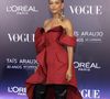 Taís Araújo combinou vermelho e preto em look luxuoso