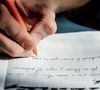 Um estudo realizado na Universidade de Tóquio mostrou que participantes que anotaram seus compromissos no papel apresentaram maior ativação em áreas cerebrais relacionadas à memória, à linguagem e à visualização mental ao tentar recordá-los uma hora depois, em comparação com aqueles que utilizaram tablet ou smartphone